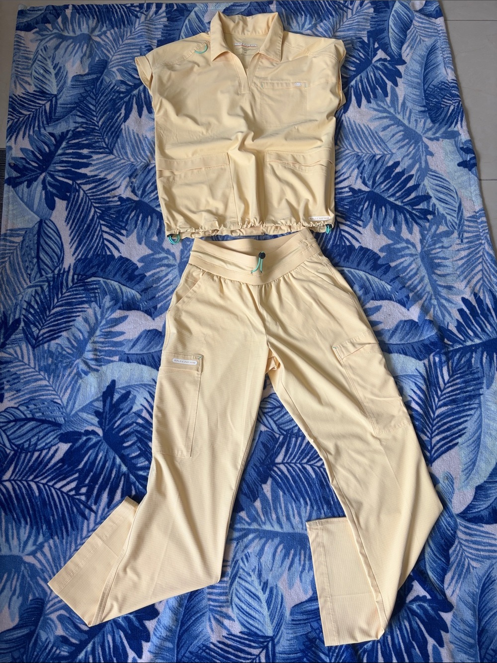 Skechers Pale Yellow Women's Track Top & Jogger Set x-small
